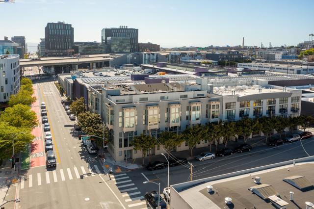 999 16Th St, San Francisco CA: https://media.crmls.org/mediaz/f87f27ff-7fb1-43f3-bf5a-02003055b7ba.jpg