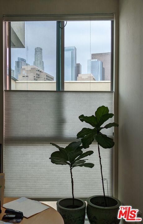 https://media.crmls.org/mediaz/f87f5cbf-f6fa-4b39-9df5-dc13d2e787fd.jpg?preset=X-Large