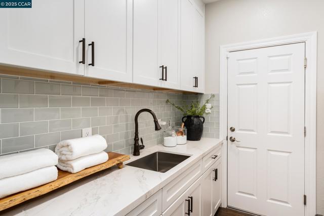 3284 Blackhawk Meadow Dr, Danville CA: https://media.crmls.org/mediaz/f8800fb2-dfc5-426b-ade7-ecae560fa5f7.jpg