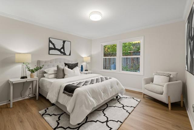 332 Camino Al Lago, Menlo Park CA: https://media.crmls.org/mediaz/f880e5a7-0d9b-4418-b463-4270b1ad1dd9.jpg