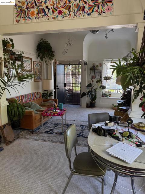 2542 Filbert St, Oakland CA: https://media.crmls.org/mediaz/f881f638-4486-45ba-9c17-3d2443bf8a12.jpg