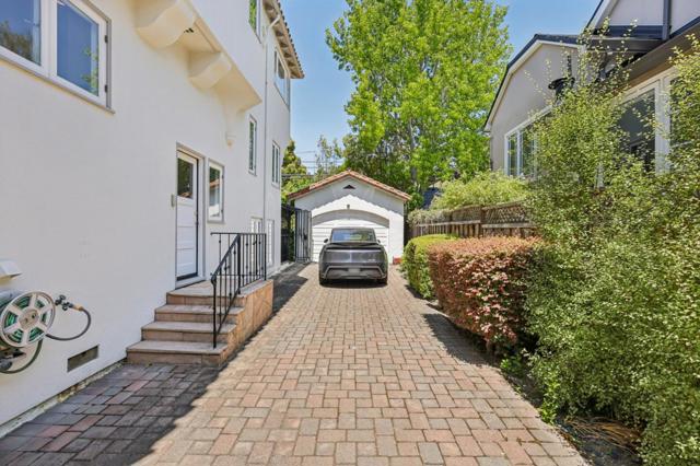 2404 Hillside Drive, Burlingame CA: https://media.crmls.org/mediaz/f882cdd8-9f04-4026-b565-e70fa0617562.jpg