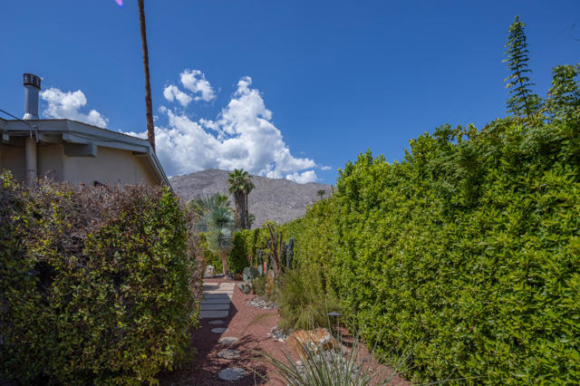610 S Camino Real, Palm Springs CA: https://media.crmls.org/mediaz/f883380c-e0d9-453b-a863-06a282193cc7.jpg