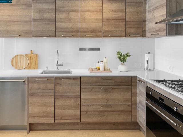 1075 Market St, San Francisco CA: https://media.crmls.org/mediaz/f883621a-3eac-4ce8-9449-cb1e1357ebc9.jpg