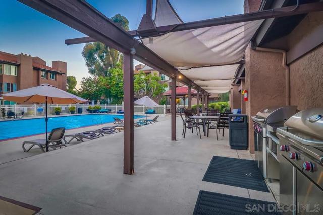 10350 Caminito Cuervo, San Diego CA: https://media.crmls.org/mediaz/f883b900-9282-4dfc-aa50-afe9184b937e.jpg