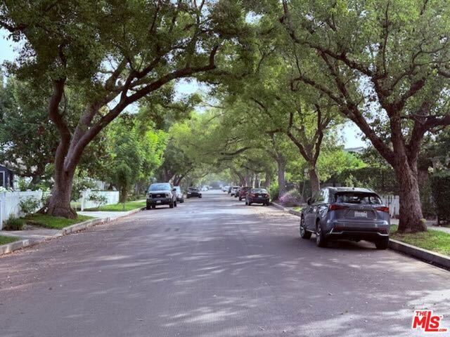 14024 Peach Grove Street, Sherman Oaks CA: https://media.crmls.org/mediaz/f88453b9-6852-4437-8546-bbd2d338cdfc.jpg