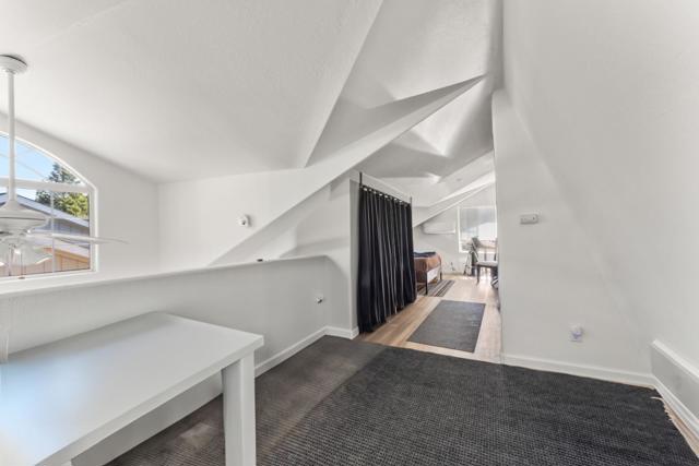 4 Athlone Way, Menlo Park CA: https://media.crmls.org/mediaz/f884862f-d0b5-4ec4-a061-608ea95fb90f.jpg