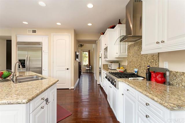 Detail Gallery Image 10 of 21 For 7047 Rose Dr, Carlsbad,  CA 92011 - 4 Beds | 4/1 Baths