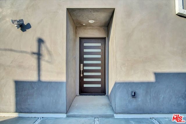 2419 S Cochran Avenue, Los Angeles CA: https://media.crmls.org/mediaz/f884c1cf-9b39-4bd8-aee6-a31df867097a.jpg
