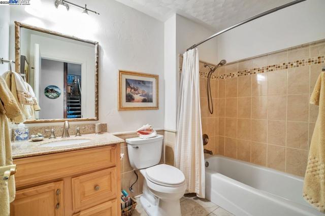 31865 Chicoine Ave, Hayward CA: https://media.crmls.org/mediaz/f8851e24-9337-4ae6-96f5-b4d83a04a0a9.jpg