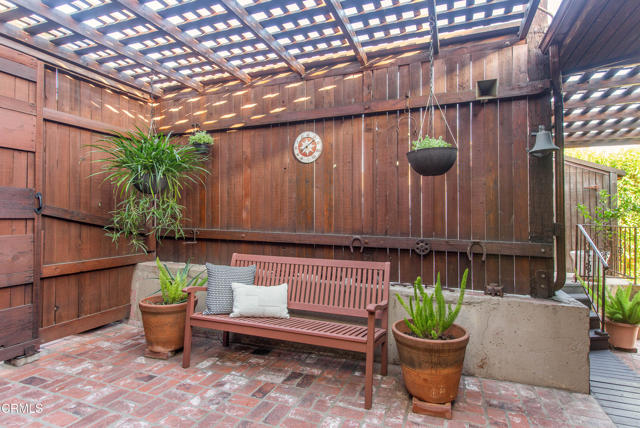 3880 Clayton W Avenue, Los Angeles CA: https://media.crmls.org/mediaz/f885426d-bd28-4d0c-91f5-ccbc5bb4502f.jpg