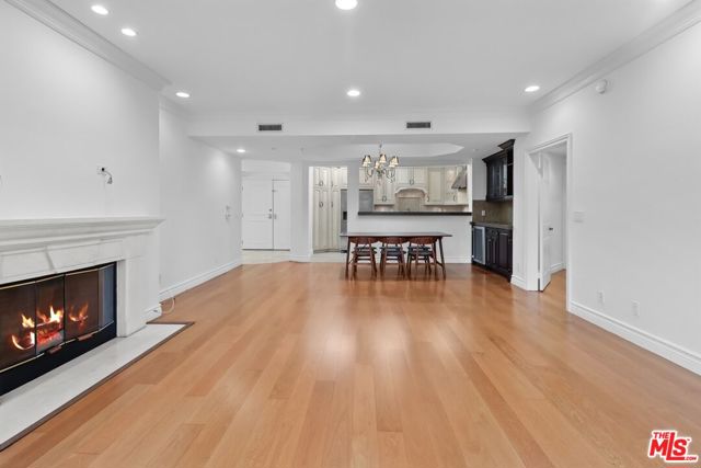 121 N Almont Drive, Beverly Hills CA: https://media.crmls.org/mediaz/f88551bc-45e1-4ae0-ba4c-f538c0b1b891.jpg