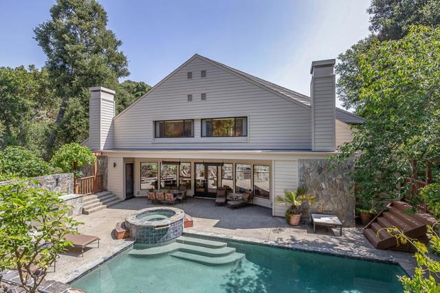 3 Oak Forest Court, Portola Valley CA: https://media.crmls.org/mediaz/f885735c-141f-4c9b-8933-6e4d843e14ac.jpg