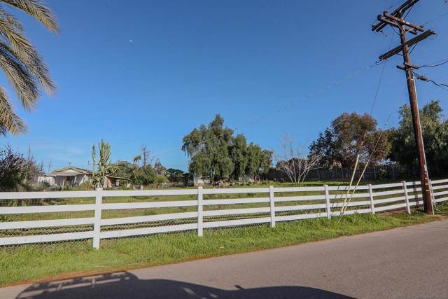 1663 Alpine Terrace Rd, Alpine CA: https://media.crmls.org/mediaz/f88595d8-baf3-4876-87ba-addde9832a5c.jpg