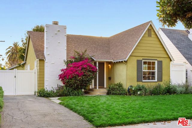 4311 Greenbush Avenue, Sherman Oaks CA: https://media.crmls.org/mediaz/f88605e3-780e-4e4f-bebc-f393487e1b05.jpg