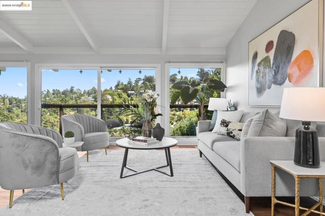 6533 Chelton DR, Oakland CA: https://media.crmls.org/mediaz/f8862e0e-1fe5-4580-b819-bb516ad97317.jpg
