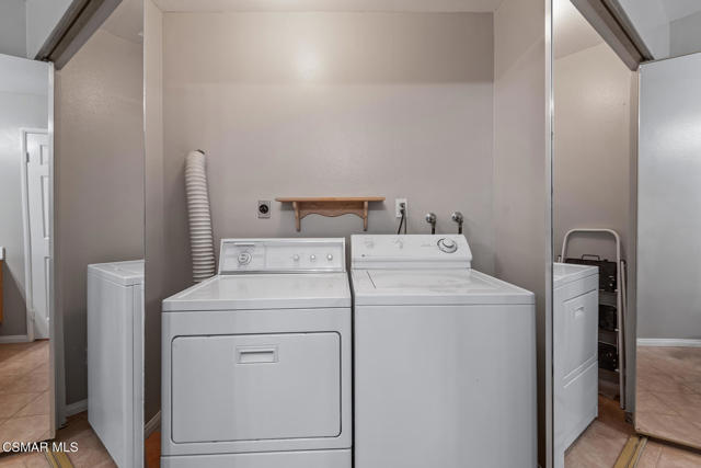 784 N Valley Drive, Westlake Village CA: https://media.crmls.org/mediaz/f8864d27-c2cf-49ba-a8e7-1098f8257cc5.jpg