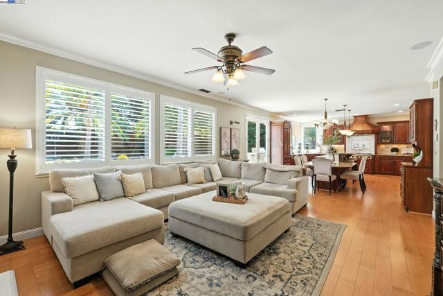 304 Dillon Court, Roseville CA: https://media.crmls.org/mediaz/f88664a2-8e44-4b56-8fbf-ae75ff25d408.jpg