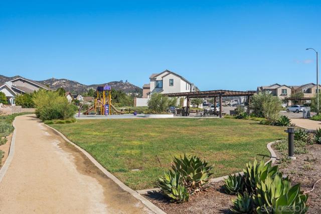 1938 Julie Dawn Pl, Escondido CA: https://media.crmls.org/mediaz/f88676e5-d1ee-435b-921c-d00fd3ecfa21.jpg