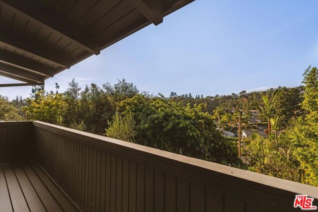 737 Halliday Avenue, Los Angeles CA: https://media.crmls.org/mediaz/f886822d-dc7d-4979-b7bf-f5c73b51a8e9.jpg