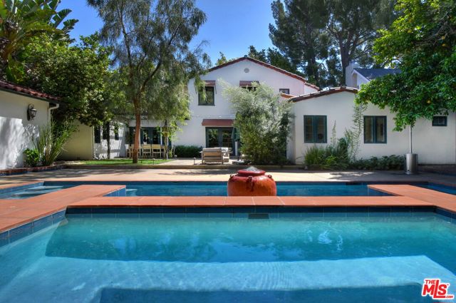4277 Beck Avenue, Studio City CA: https://media.crmls.org/mediaz/f887337e-a036-40e4-86b8-dfdaee24d209.jpg