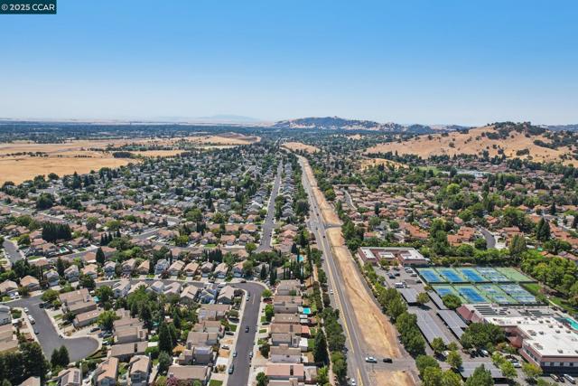 868 Clifton Way, Vacaville CA: https://media.crmls.org/mediaz/f88736bd-9ed4-4850-9dcd-95525b548244.jpg