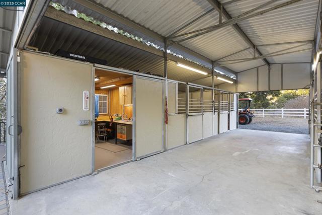 350 Pine Creek Rd, Walnut Creek CA: https://media.crmls.org/mediaz/f8874051-447b-40ea-9c28-f203f5818ed3.jpg