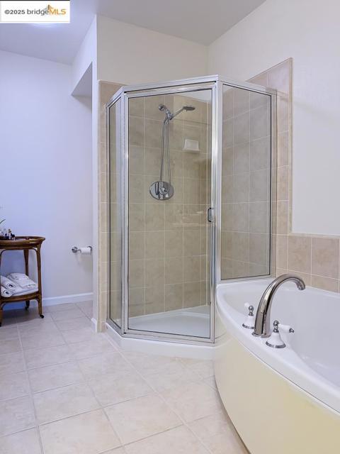 1400 Pinnacle Ct, Richmond CA: https://media.crmls.org/mediaz/f8878395-9ecf-48a8-9da8-f7029c9eeaf1.jpg