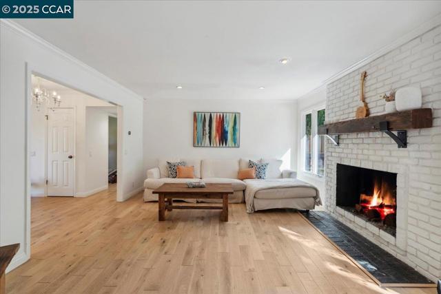 42 Freitas Dr, Moraga CA: https://media.crmls.org/mediaz/f887e846-5325-48bd-b3c1-00c3d5cfff40.jpg
