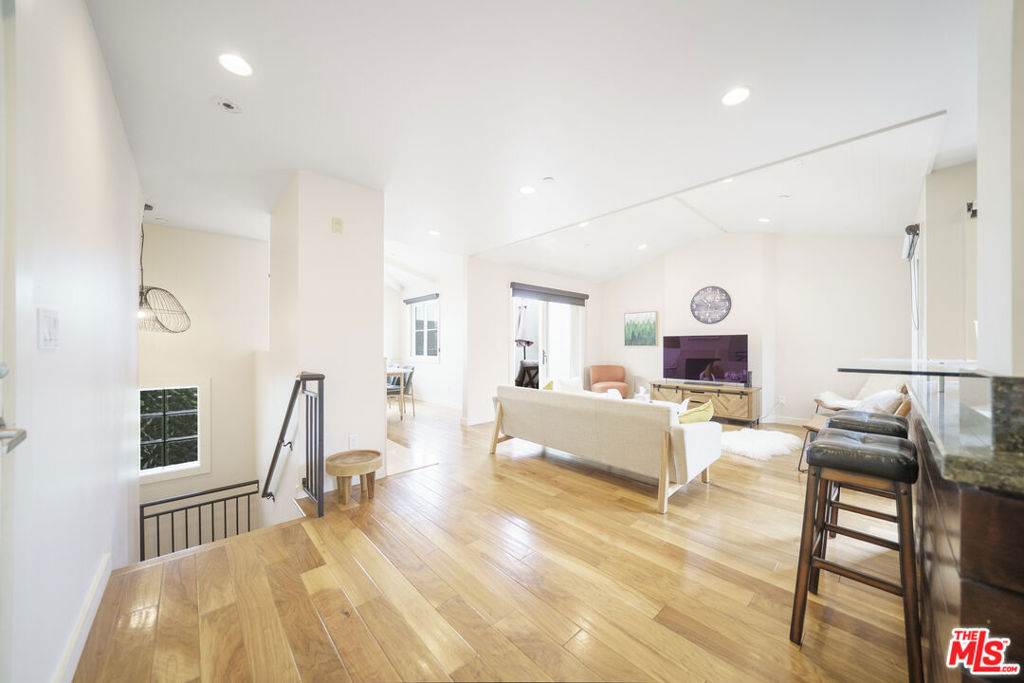 642 Hermosa Avenue