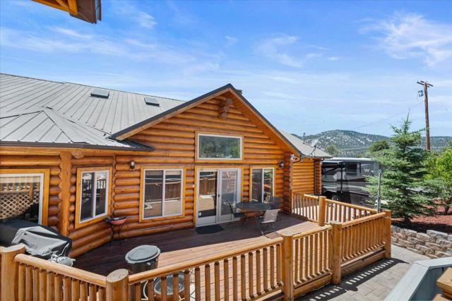 1925 Baldwin Lake Road, Big Bear CA: https://media.crmls.org/mediaz/f887ed53-e1ed-4149-b86f-fc4344ec733c.jpg