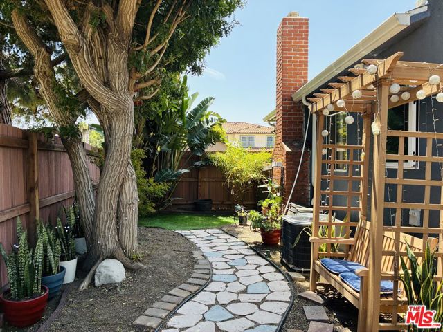 4938 Imlay Avenue, Culver City CA: https://media.crmls.org/mediaz/f8880552-bb75-4ac5-9a9f-cc9d0fdc02a3.jpg