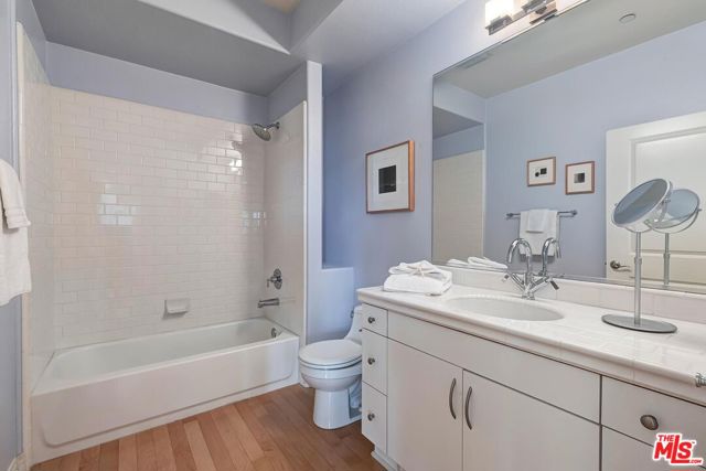 7100 Playa Vista Drive, Playa Vista CA: https://media.crmls.org/mediaz/f8883541-e9b6-44f5-bede-e502bc144874.jpg