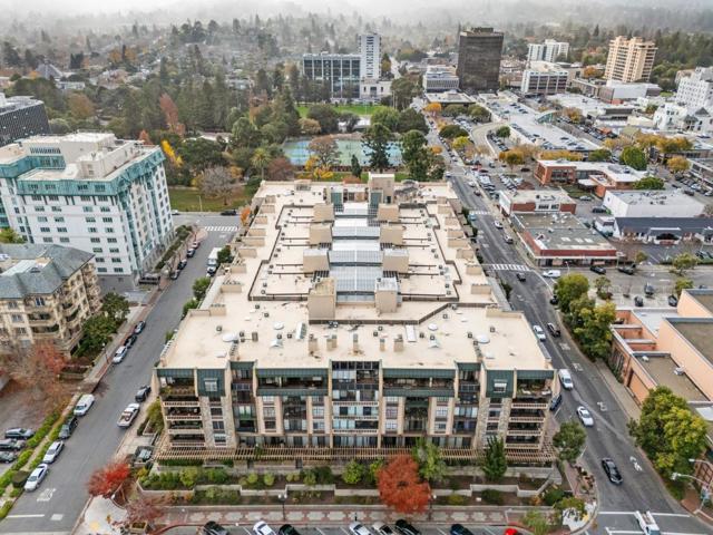 555 Laurel Avenue, San Mateo CA: https://media.crmls.org/mediaz/f8883897-0360-417a-b027-2248b967b047.jpg