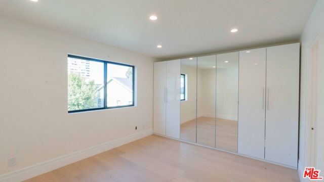 10520 Ashton Avenue, Los Angeles CA: https://media.crmls.org/mediaz/f88891e9-ff54-41c5-9c49-c046239f4588.jpg