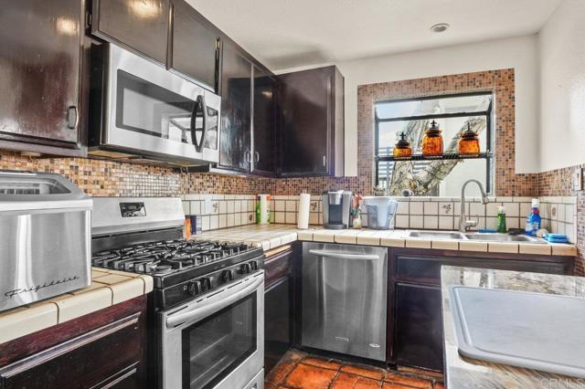 4971 Vista Pl, San Diego CA: https://media.crmls.org/mediaz/f888e8b8-6114-45c2-8259-9636be9f47c7.jpg