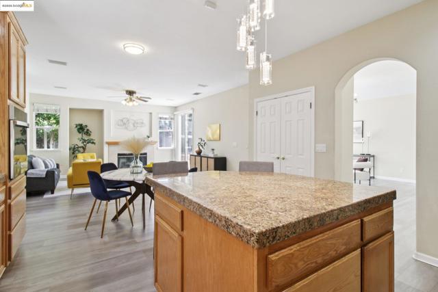 1838 Buck Mountain Ct, Antioch CA: https://media.crmls.org/mediaz/f8895e8e-e3eb-4f0b-96fe-1c68d6be2399.jpg