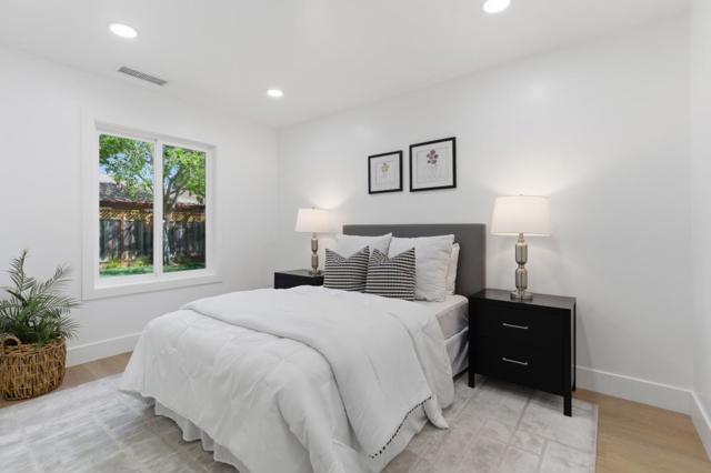 577 Green Manor Court, Palo Alto CA: https://media.crmls.org/mediaz/f88971ae-465f-472f-b54f-d5a20415908e.jpg