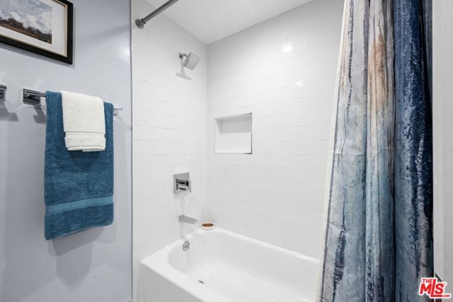 5951 Canterbury Drive, Culver City CA: https://media.crmls.org/mediaz/f88a59ab-55f0-4973-9432-ff2afed126c9.jpg