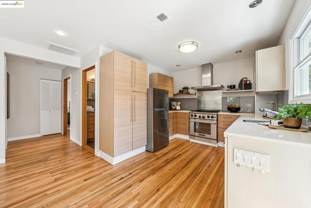 1708 Derby St, Berkeley CA: https://media.crmls.org/mediaz/f88aa5e7-0b3b-4130-9c26-9f6a82f2d740.jpg