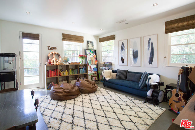 3220 Tahoe Place, Los Angeles CA: https://media.crmls.org/mediaz/f88ad28c-c86e-4e92-9d6d-22df09ad2bd5.jpg