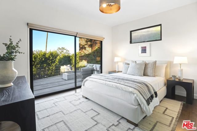 3838 Buena Park Drive, Studio City CA: https://media.crmls.org/mediaz/f88adb61-1840-4282-97ba-3fb626a686c0.jpg