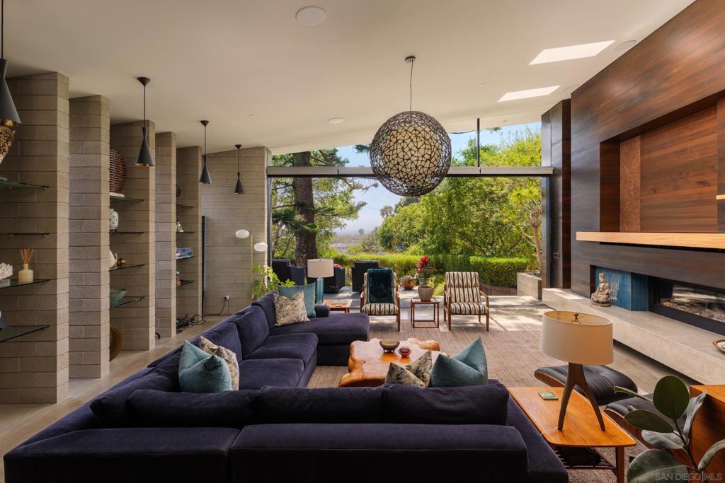 460 Palmitas St - photo 2