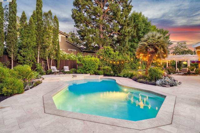 290 Bolla Ave, Alamo CA: https://media.crmls.org/mediaz/f88ba567-2663-477e-876c-092720f0f762.jpg