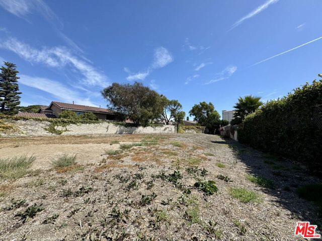 7756 Sailboat Circle, Huntington Beach CA: https://media.crmls.org/mediaz/f88bca9b-3ed1-494f-8174-da1b0cf3b36f.jpg