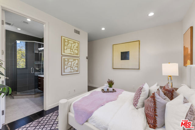 10844 Rochester Avenue photo 37