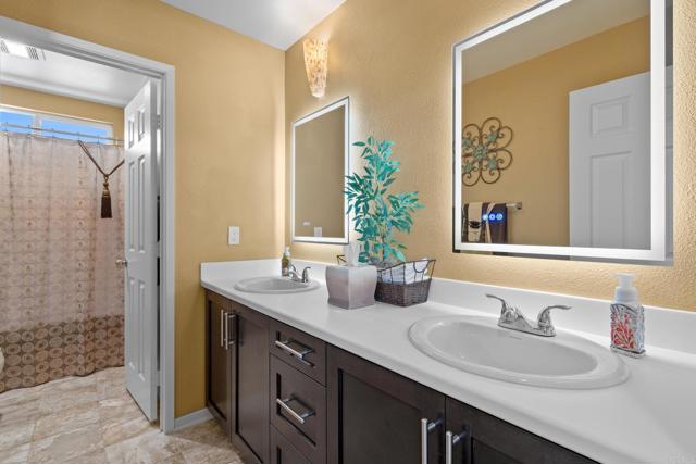 2504 Vista Del Mar Lane, Imperial CA: https://media.crmls.org/mediaz/f88cbc7c-fbfa-4476-8791-72cf00106651.jpg