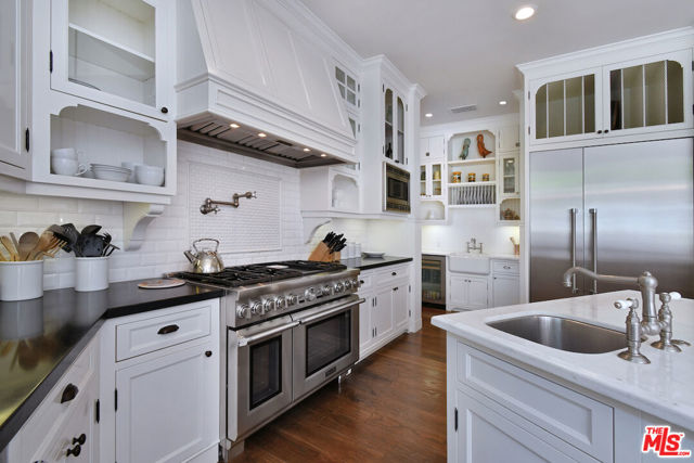 Image 21 of 55 For 3640 Longridge Avenue