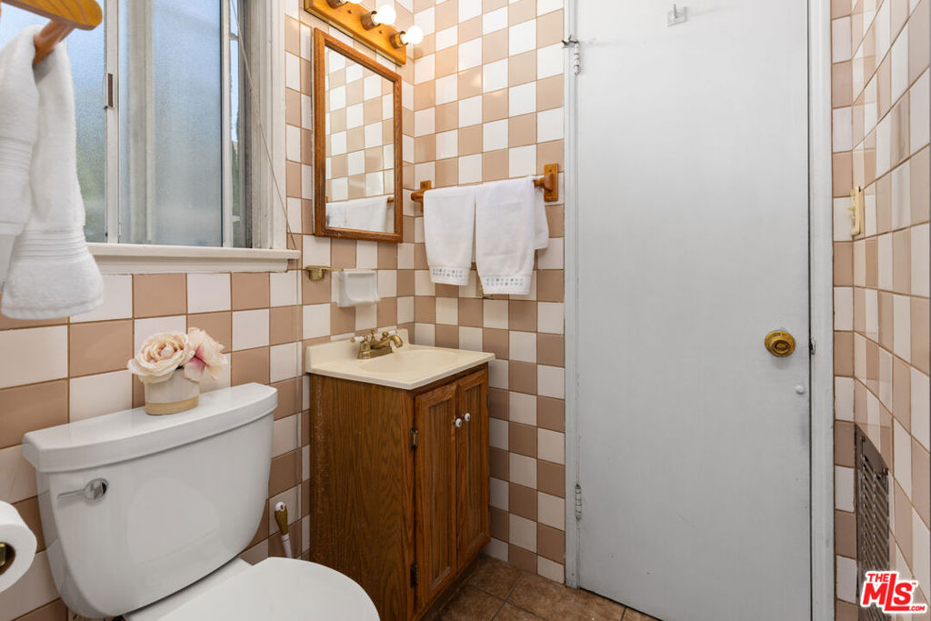 https://media.crmls.org/mediaz/f88d1932-2038-4895-8b03-6800b85d43cf.jpg?preset=X-Large