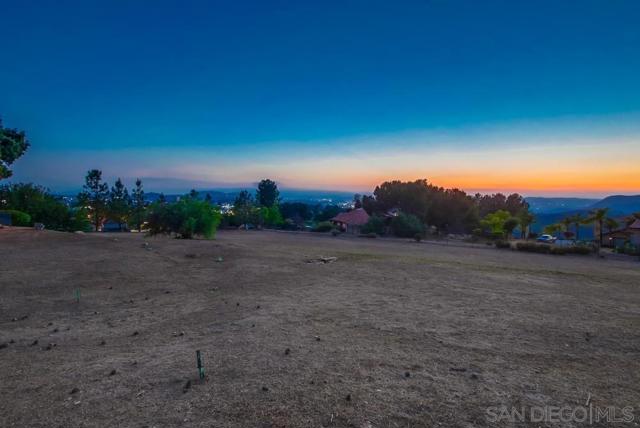 14442 Ranch Trail Drive, El Cajon CA: https://media.crmls.org/mediaz/f88d5c1f-e8f3-4267-bfc0-7e5376ceece3.jpg